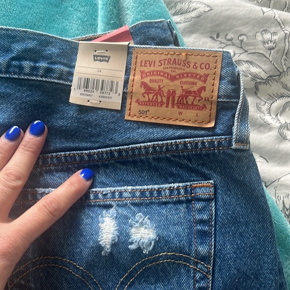 Brand new Levi’s shorts with tags on them - Picture 5 of 6